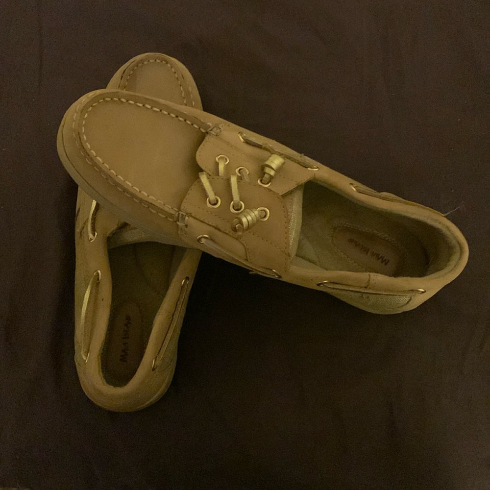 Sperry like off brand shoes. Maui island tan leather with gold accent. Like new